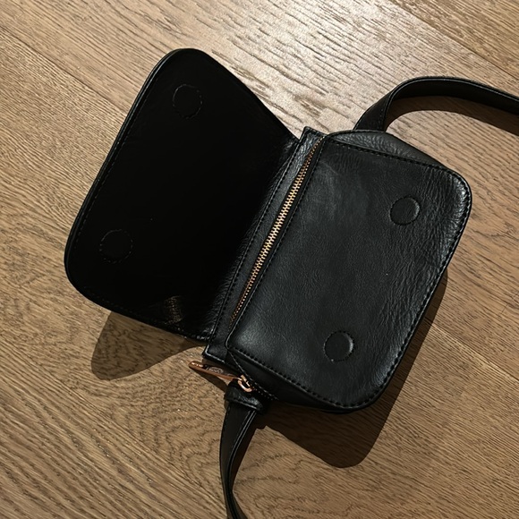 Matt & Nat Black Belt Bag - Picture 6 of 6